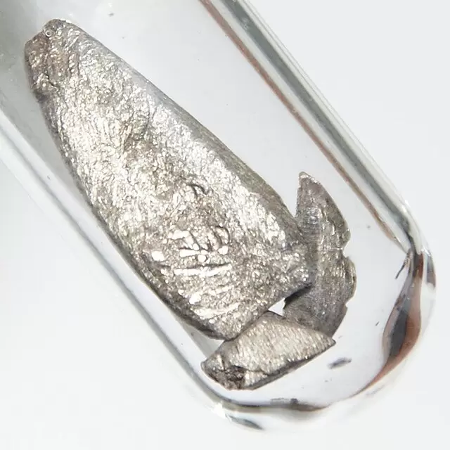 Europium (Eu)